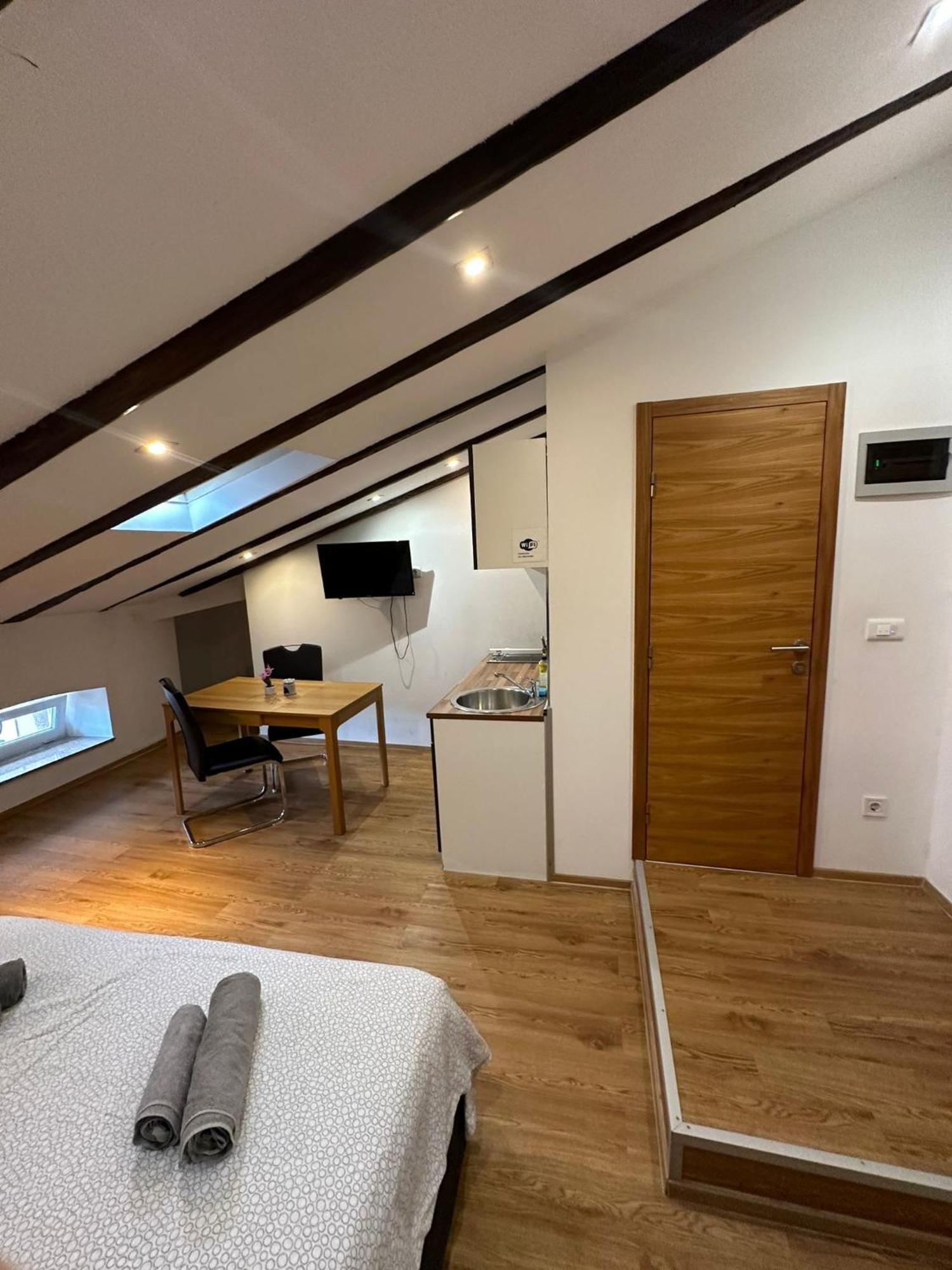 Apartment In The Heart Of Pula Exterior foto