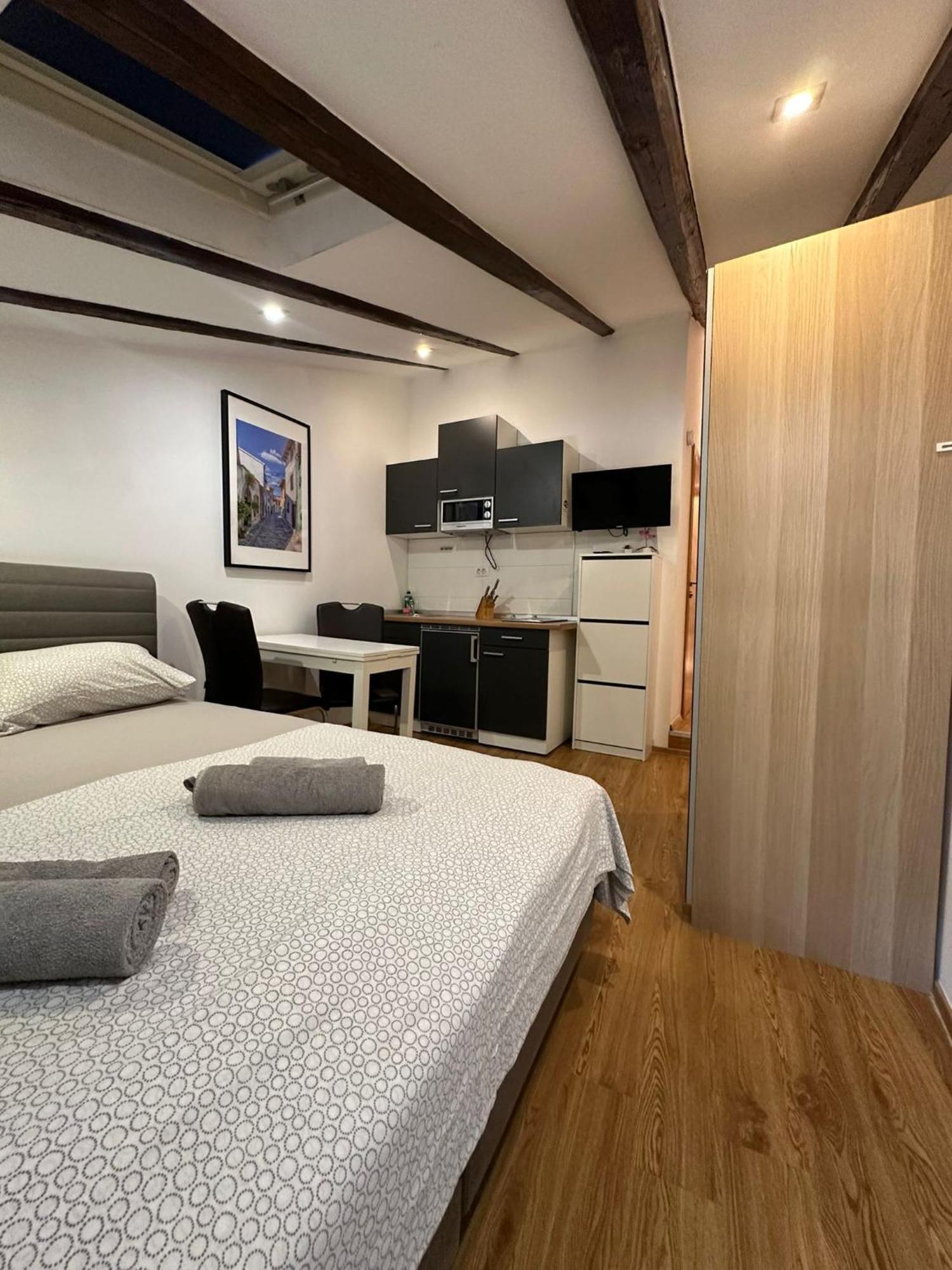Apartment In The Heart Of Pula Exterior foto