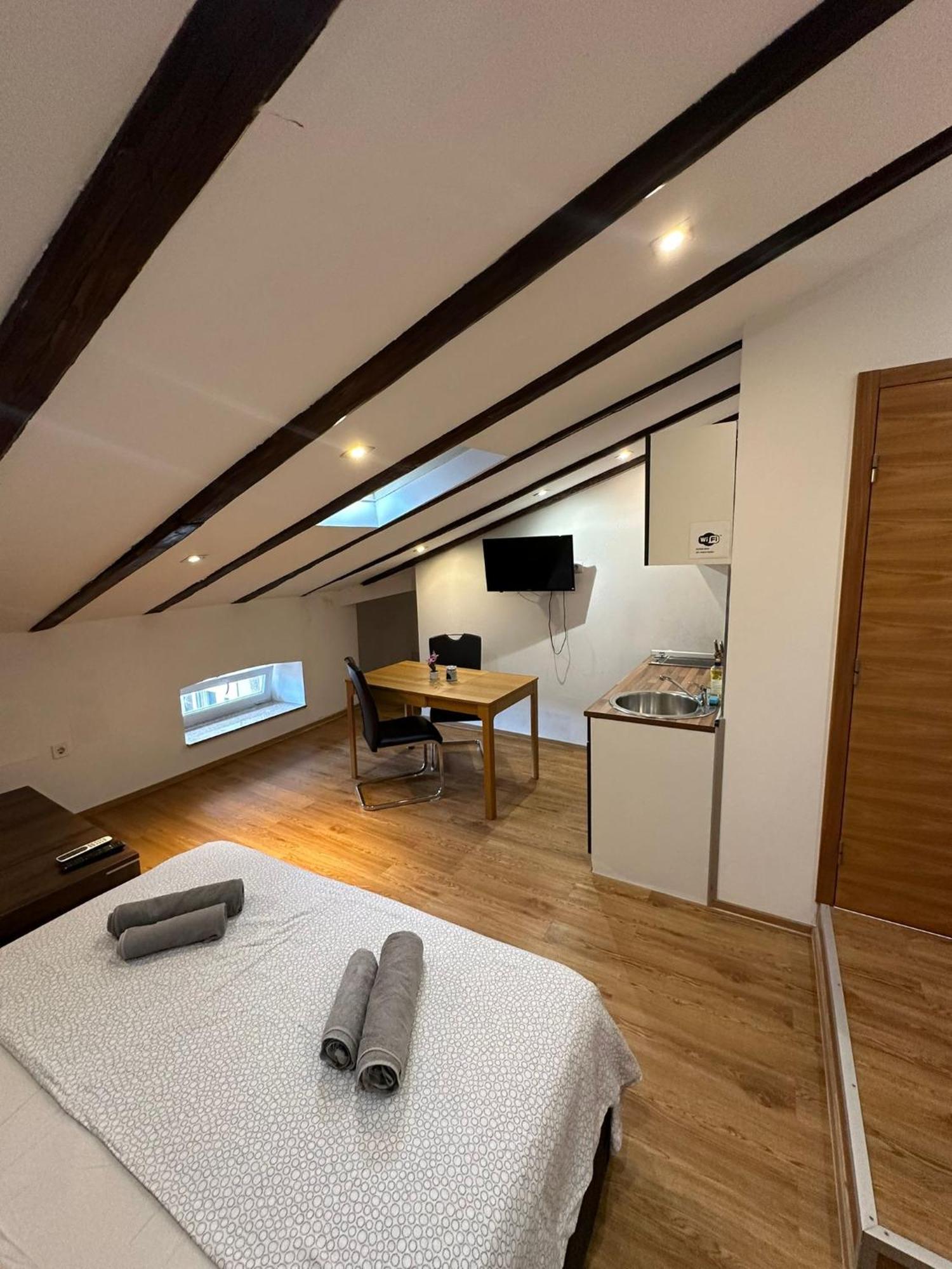 Apartment In The Heart Of Pula Exterior foto