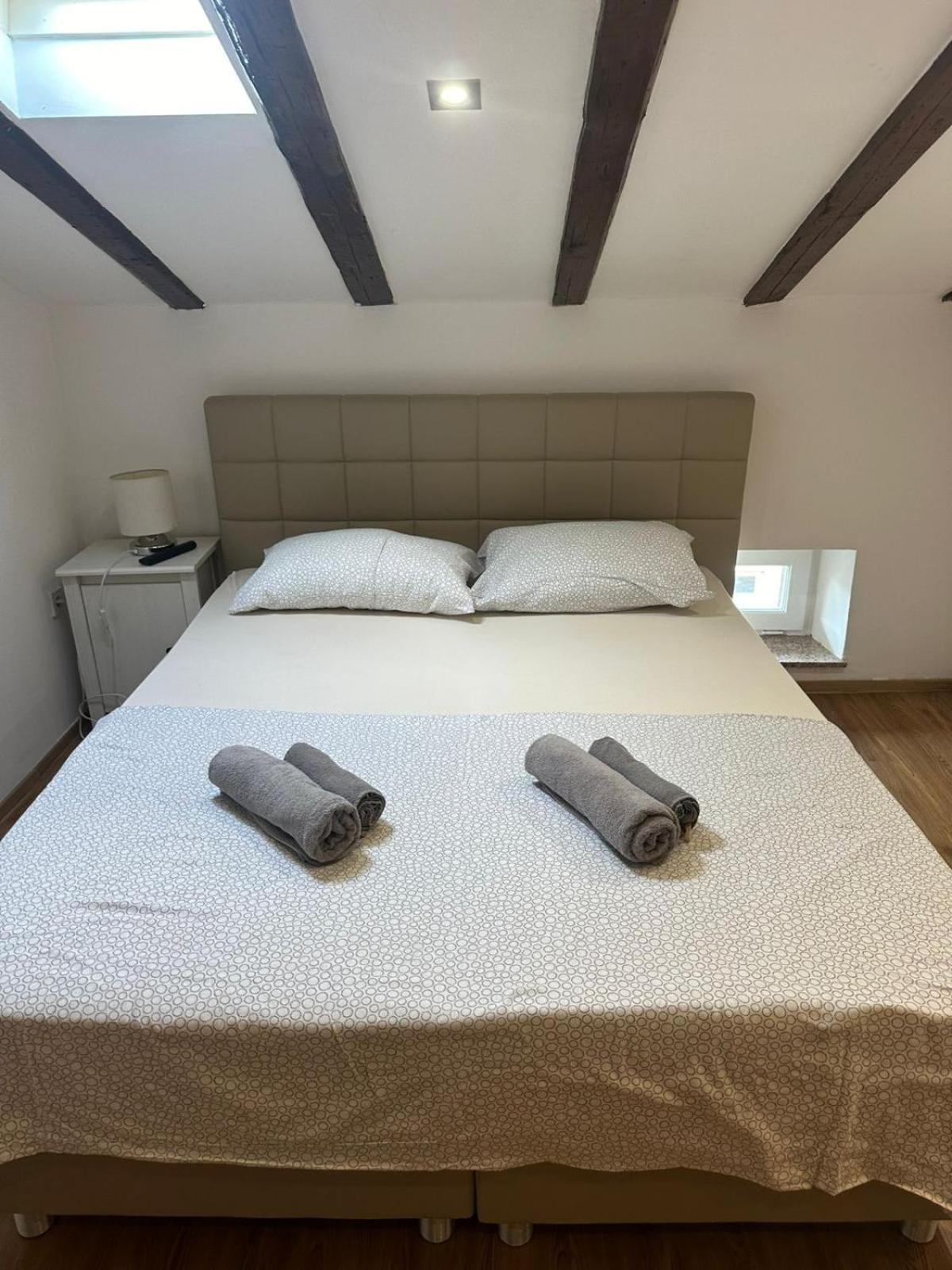 Apartment In The Heart Of Pula Exterior foto